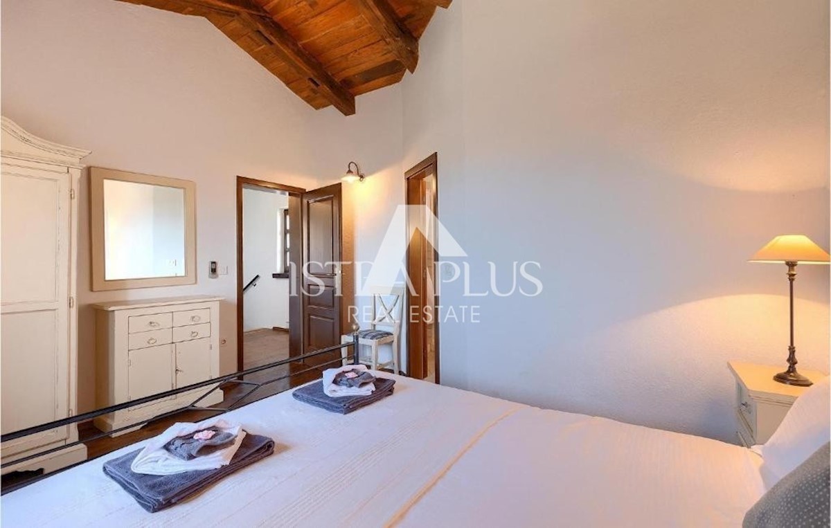 Villa in pietra su una collina con vista sul mare, Visignano, Istria