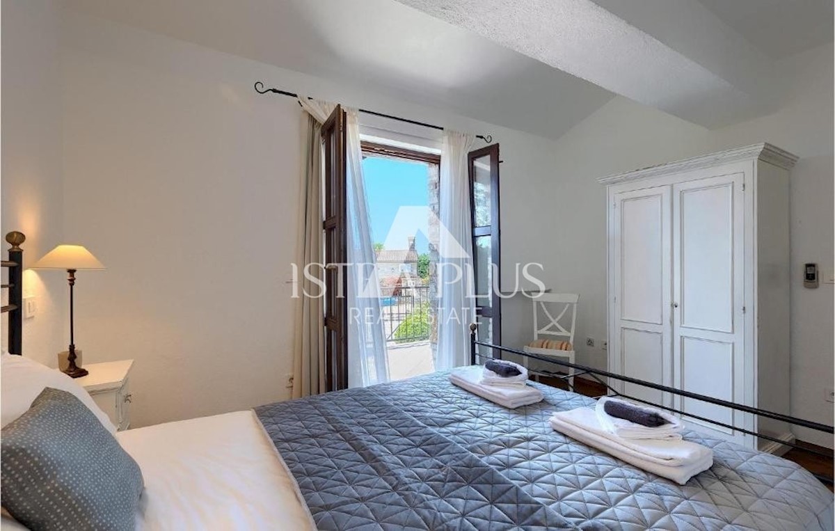 Villa in pietra su una collina con vista sul mare, Visignano, Istria