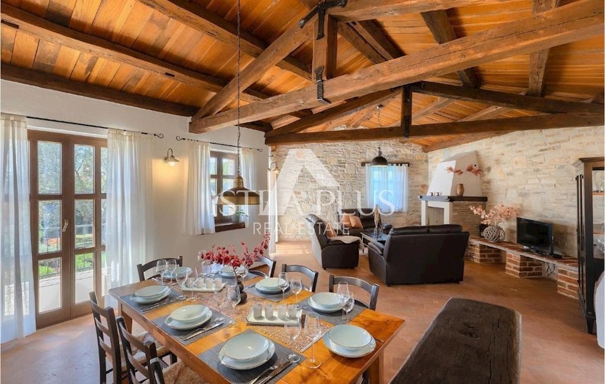 Villa in pietra su una collina con vista sul mare, Visignano, Istria