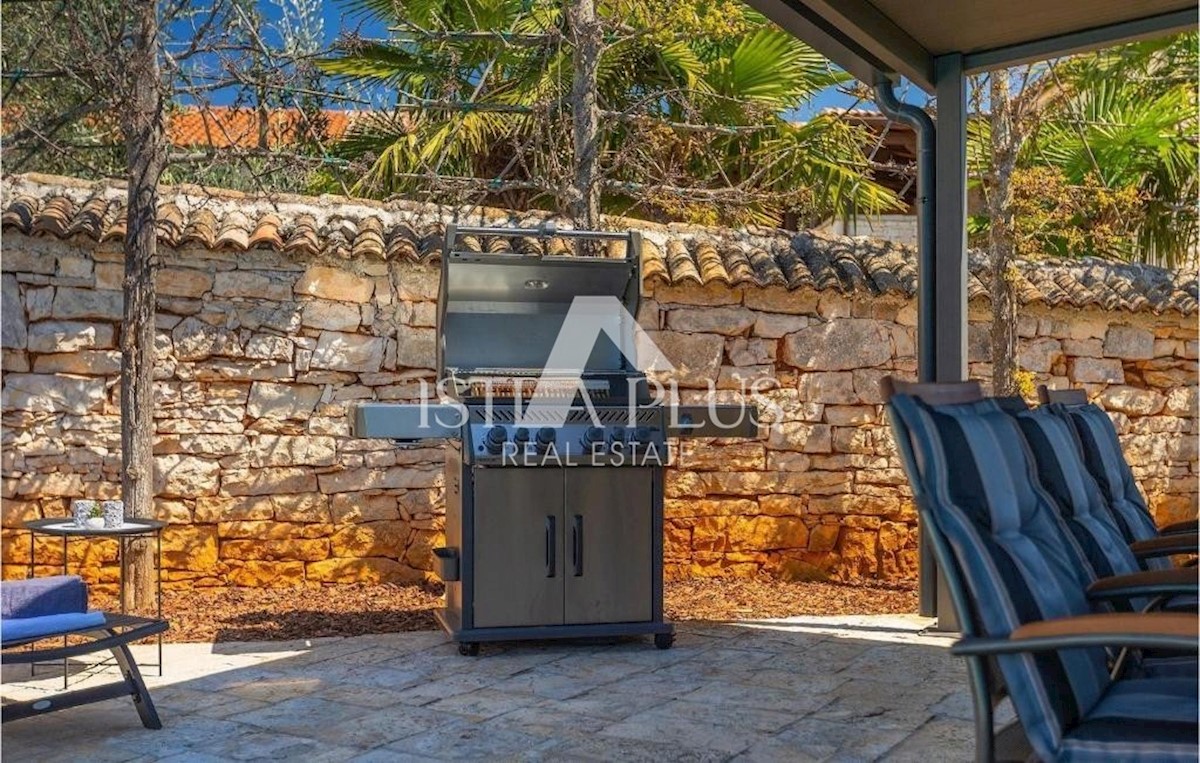 Villa in pietra su una collina con vista sul mare, Visignano, Istria