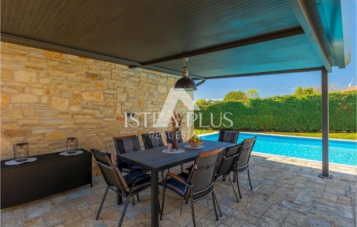 Villa in pietra su una collina con vista sul mare, Visignano, Istria