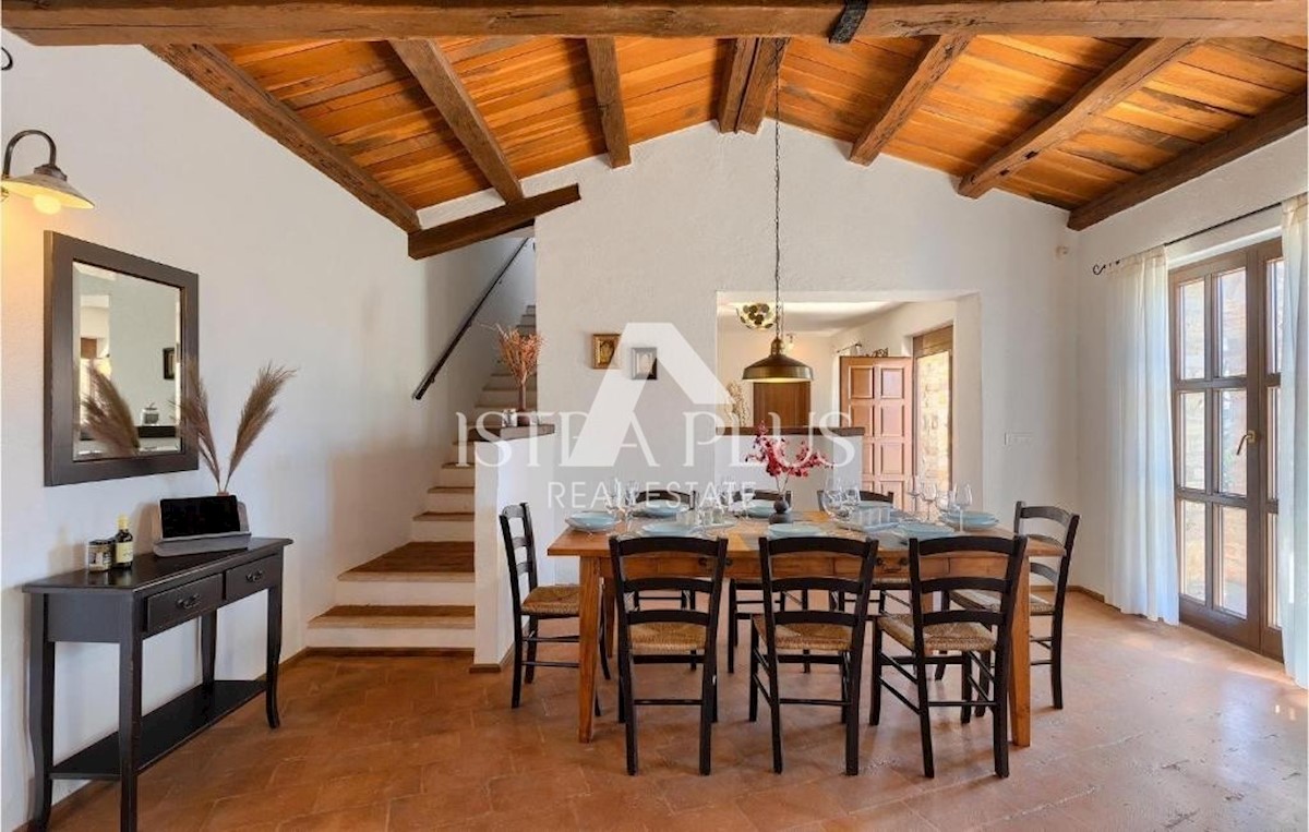 Villa in pietra su una collina con vista sul mare, Visignano, Istria