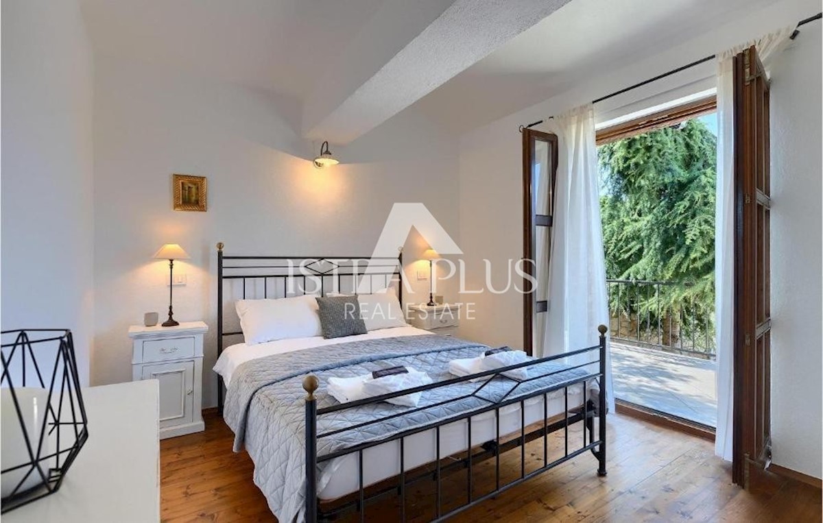 Villa in pietra su una collina con vista sul mare, Visignano, Istria