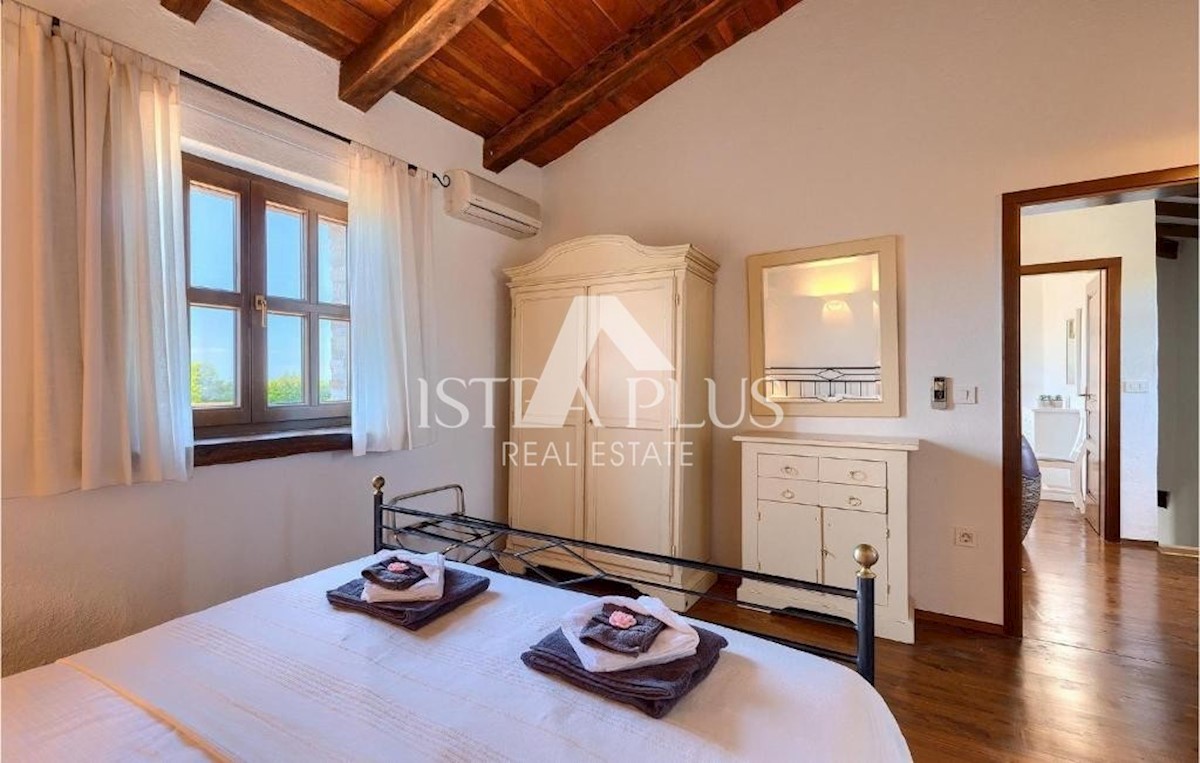 Villa in pietra su una collina con vista sul mare, Visignano, Istria