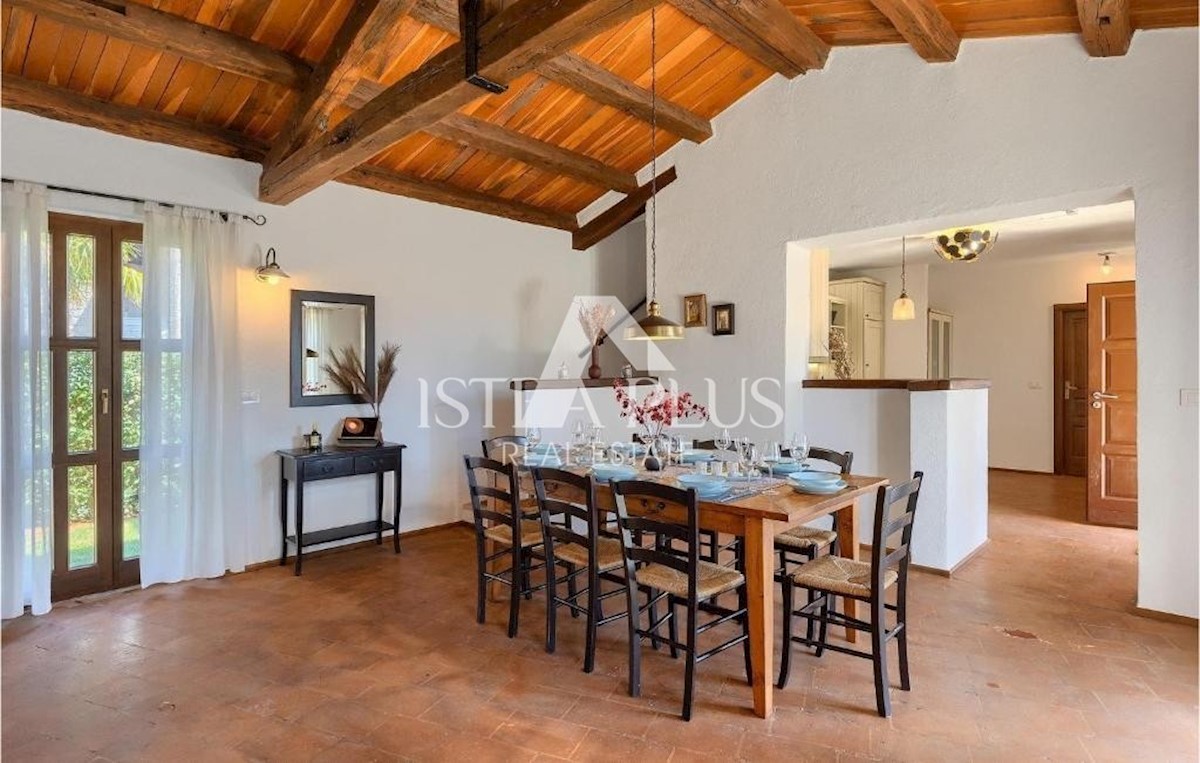Villa in pietra su una collina con vista sul mare, Visignano, Istria