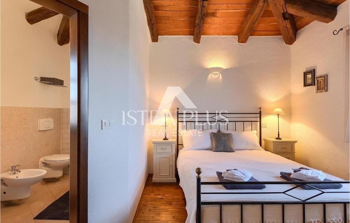 Villa in pietra su una collina con vista sul mare, Visignano, Istria