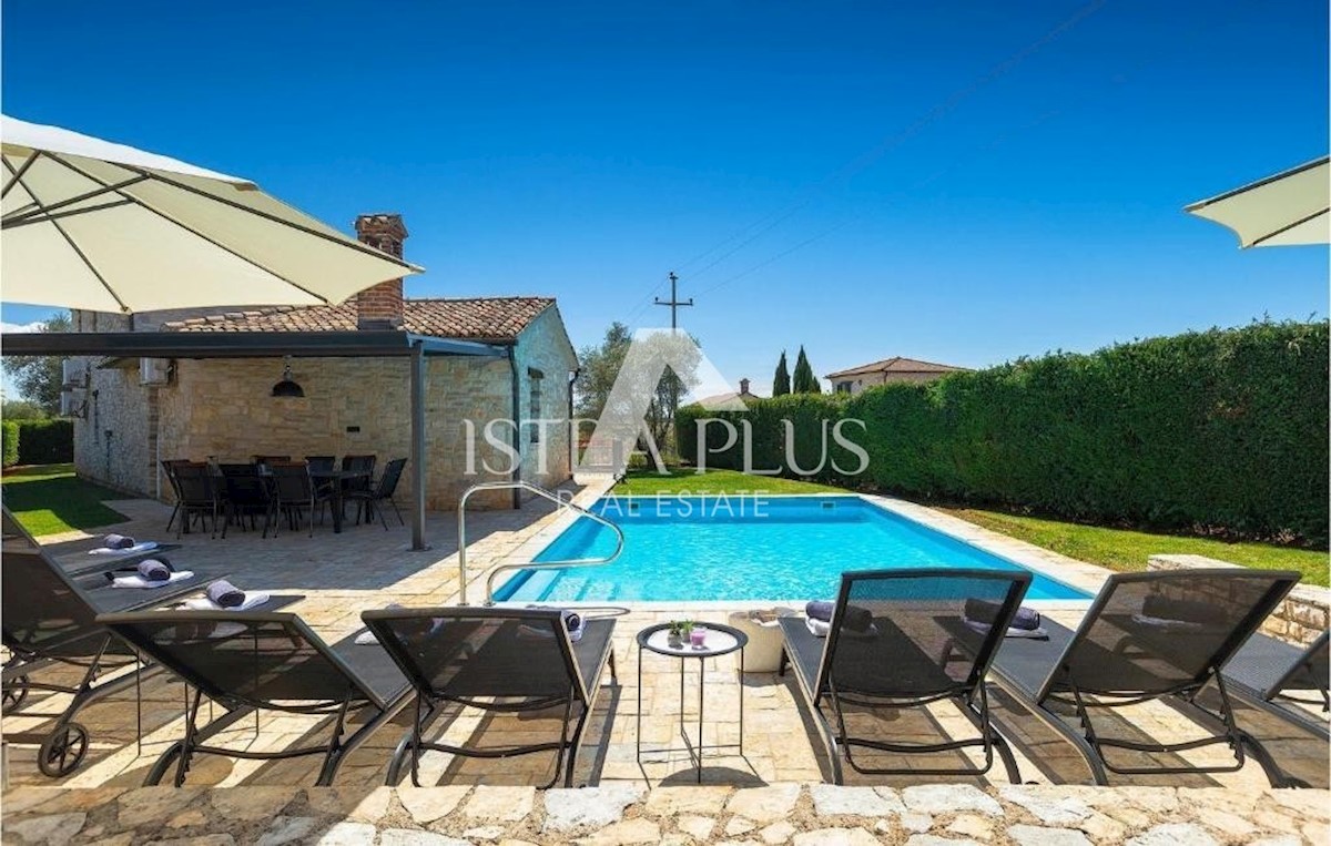 Villa in pietra su una collina con vista sul mare, Visignano, Istria