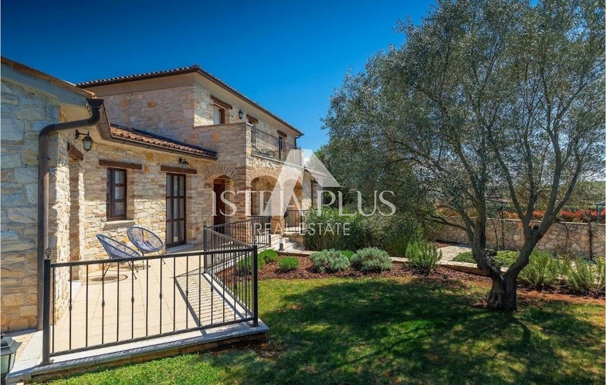 Villa in pietra su una collina con vista sul mare, Visignano, Istria