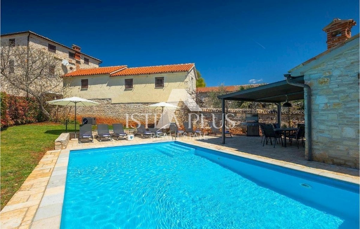 Villa in pietra su una collina con vista sul mare, Visignano, Istria