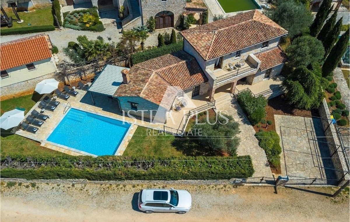 Villa in pietra su una collina con vista sul mare, Visignano, Istria