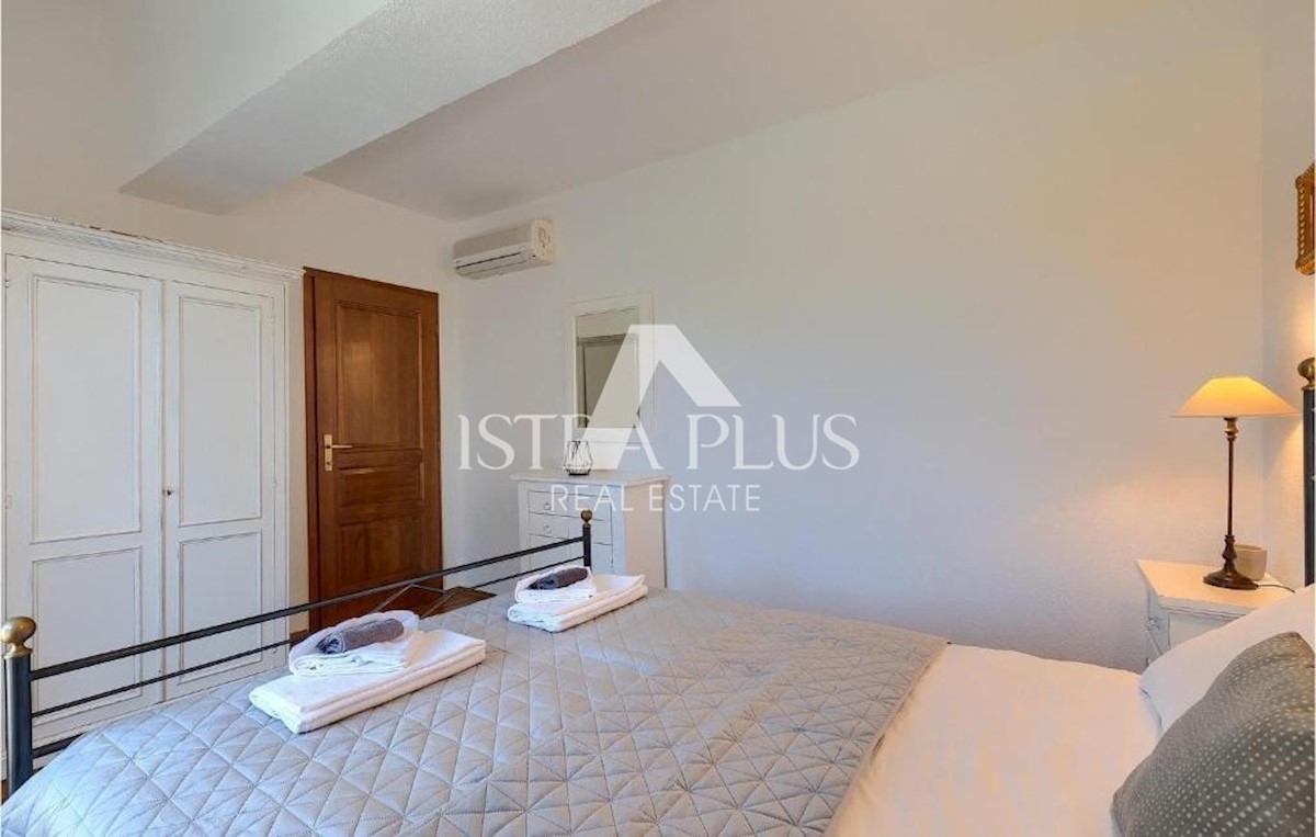 Villa in pietra su una collina con vista sul mare, Visignano, Istria