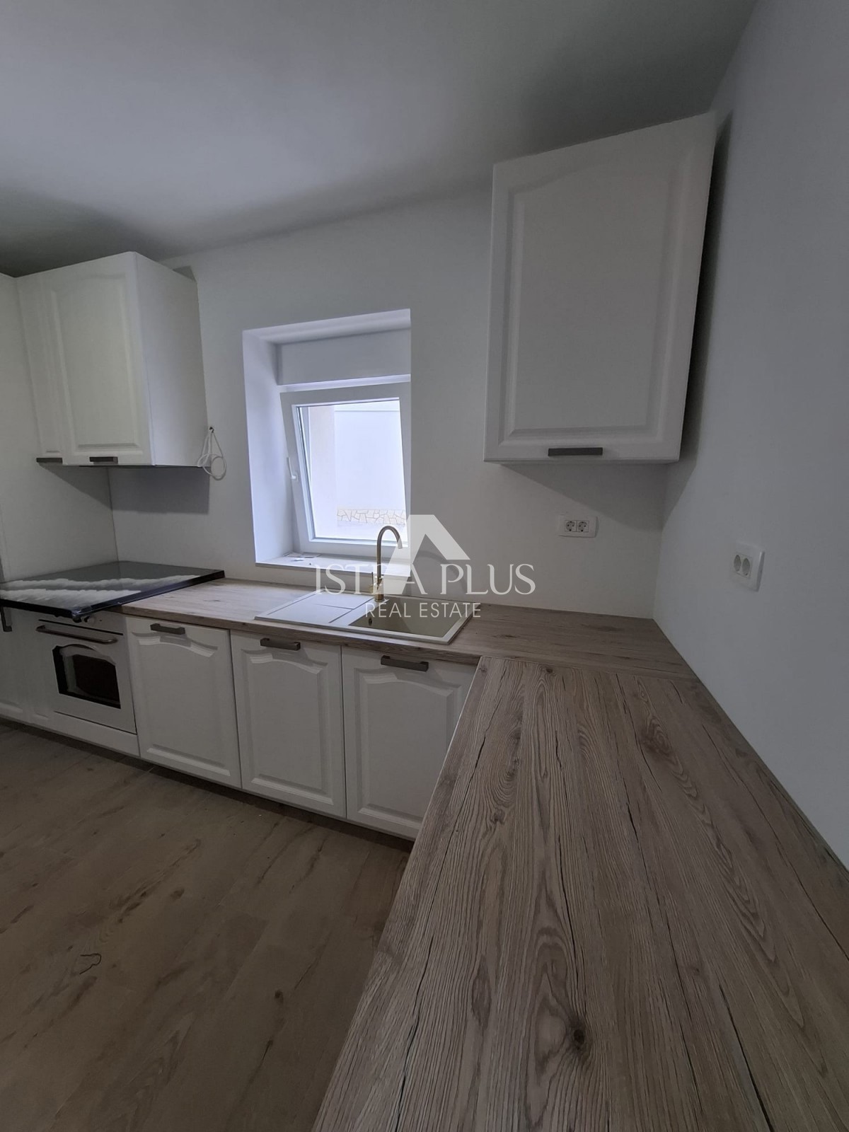Casa bifamiliare familiare vicino a Parenzo, 6 km