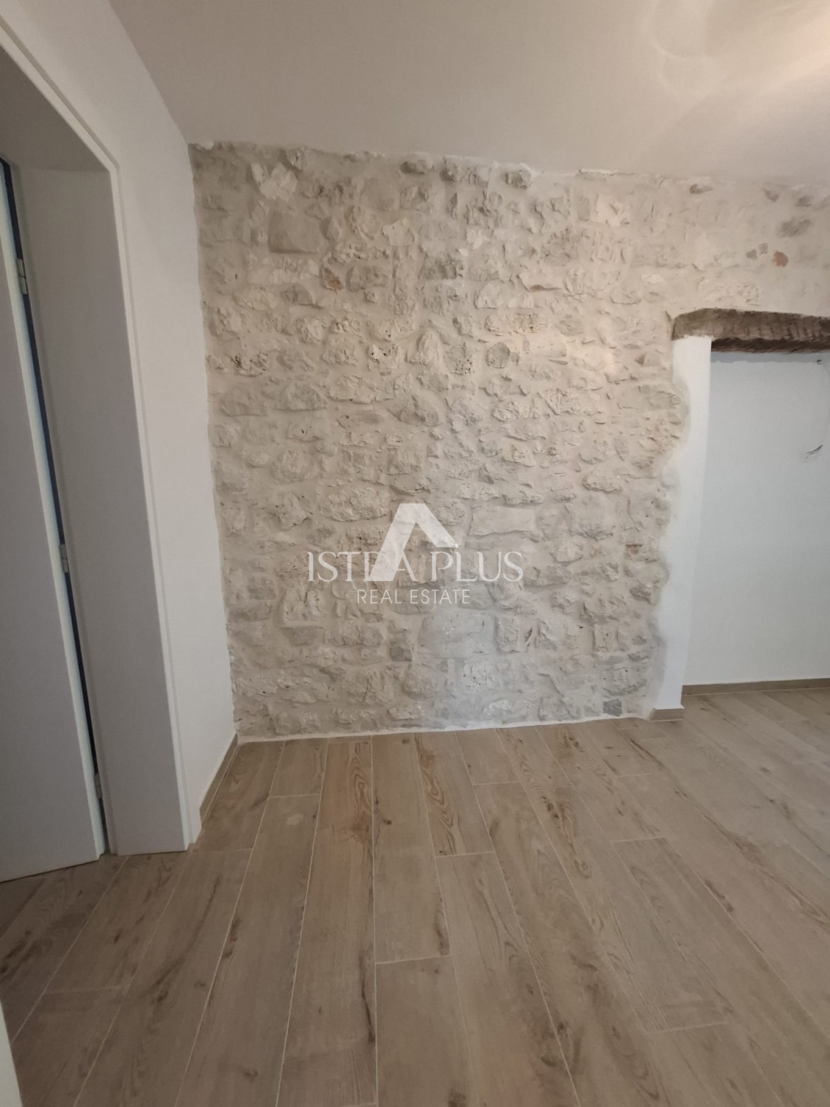 Casa bifamiliare familiare vicino a Parenzo, 6 km