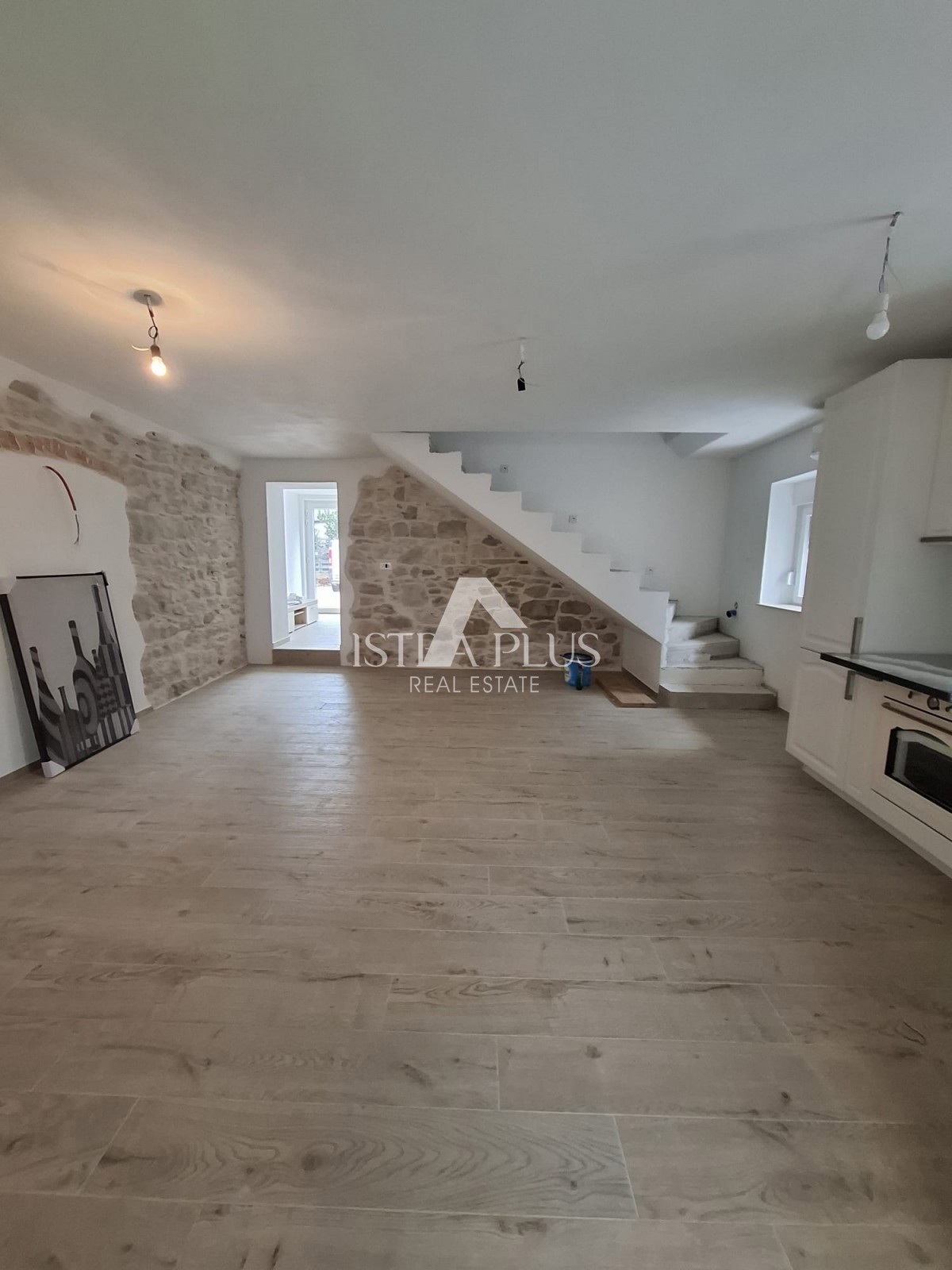 Casa bifamiliare familiare vicino a Parenzo, 6 km