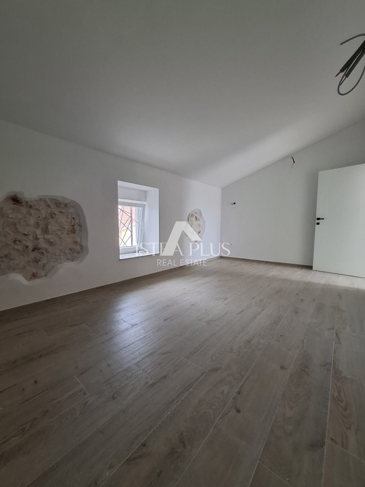Casa bifamiliare familiare vicino a Parenzo, 6 km
