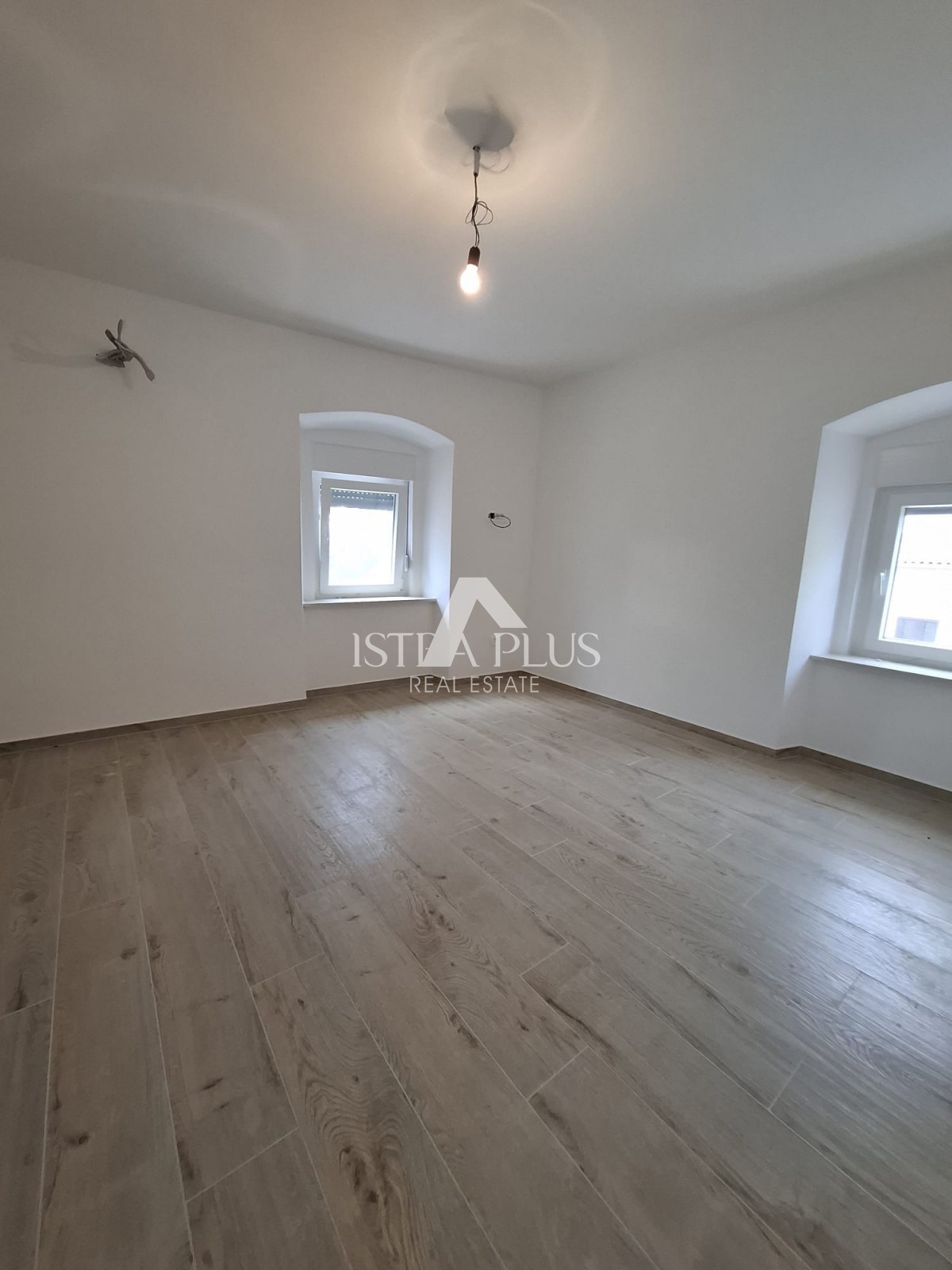 Casa bifamiliare familiare vicino a Parenzo, 6 km
