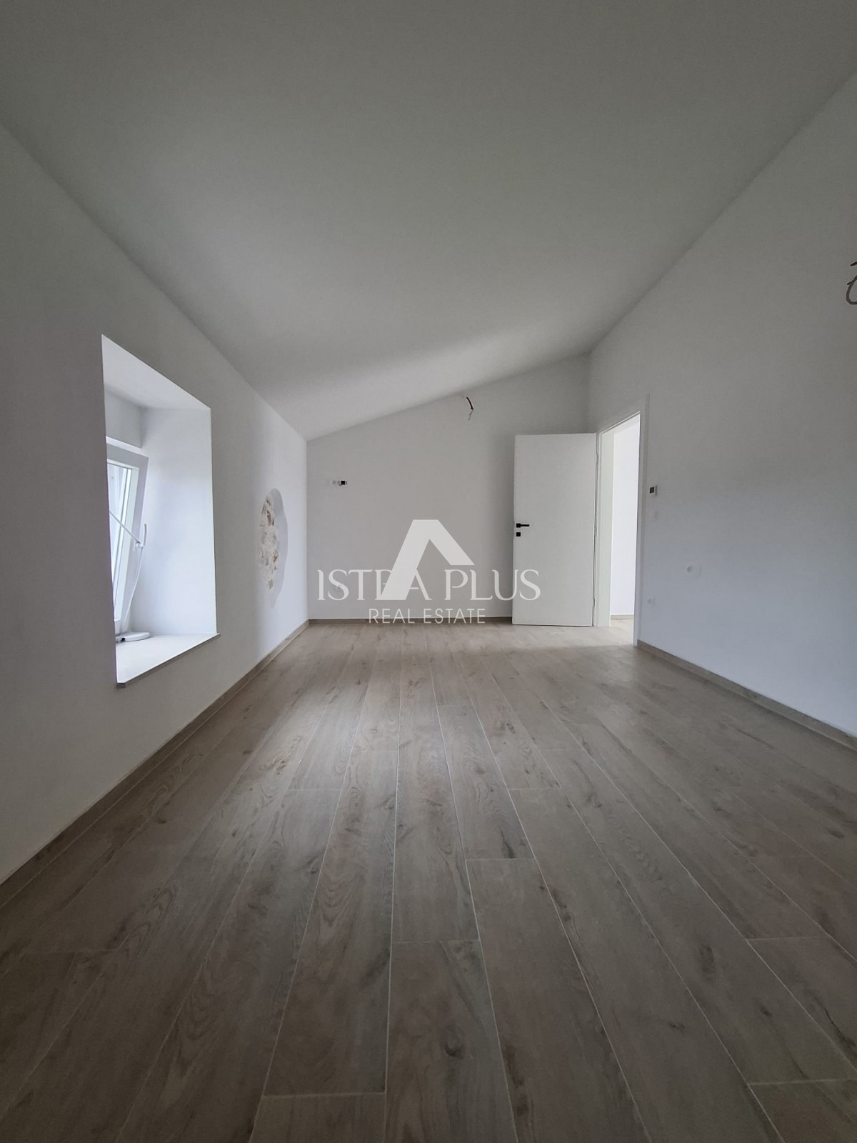 Casa bifamiliare familiare vicino a Parenzo, 6 km