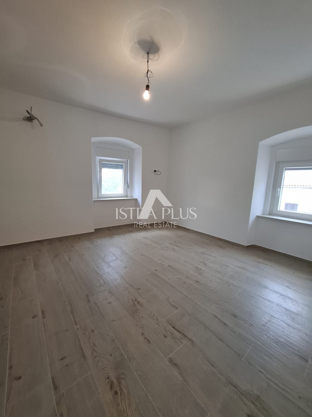 Casa bifamiliare familiare vicino a Parenzo, 6 km