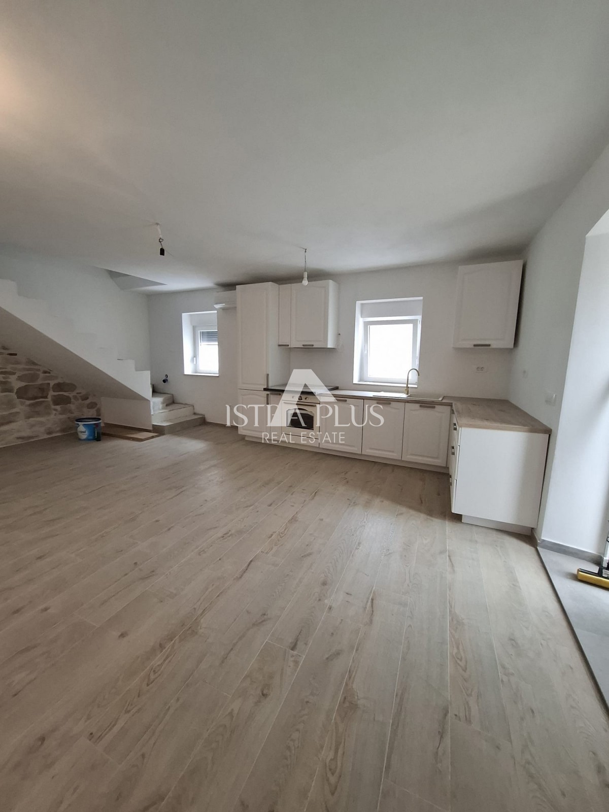 Casa bifamiliare familiare vicino a Parenzo, 6 km