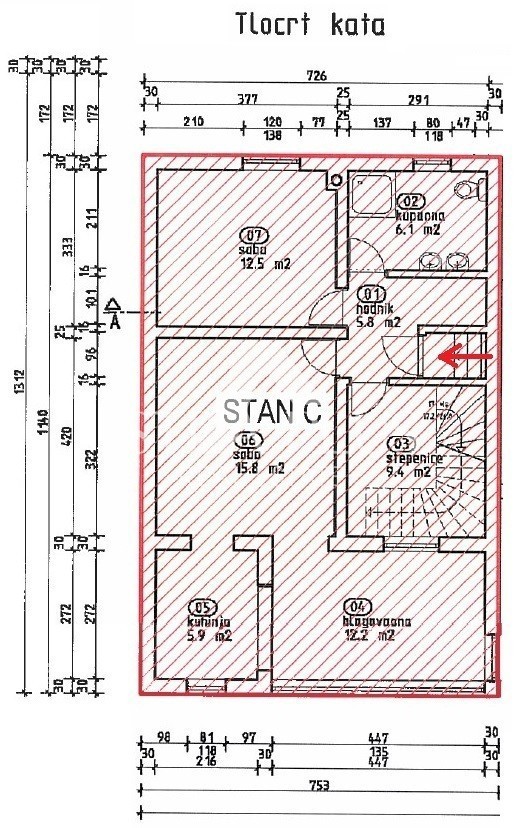 Istria, Parenzo, immediate vicinanze 4 km - Appartamento 116m2 con cortile 75m2, riscaldamento centralizzato, 2 posti auto