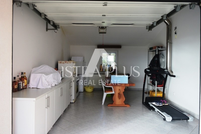 Istria, Parenzo a 2 km dalla città - Casa bifamiliare indipendente con garage