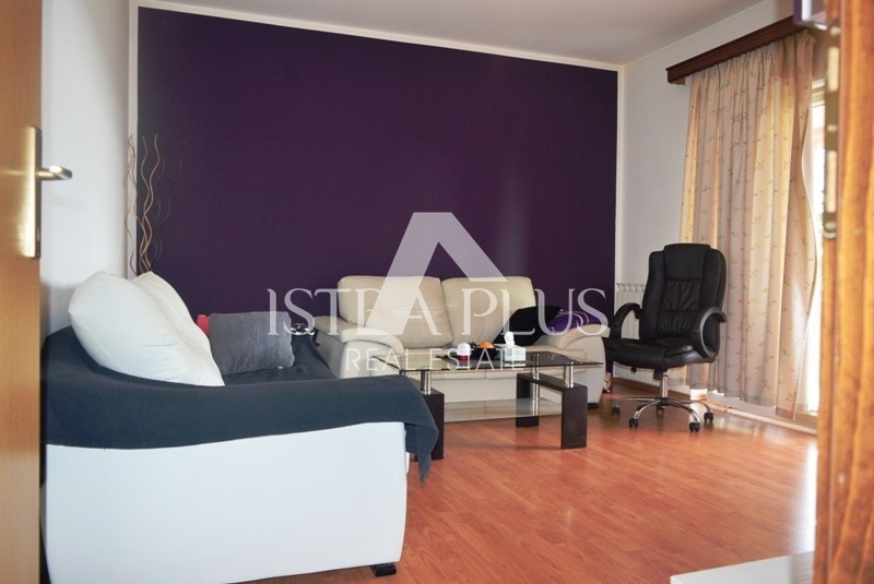 Istria, Parenzo a 2 km dalla città - Casa bifamiliare indipendente con garage