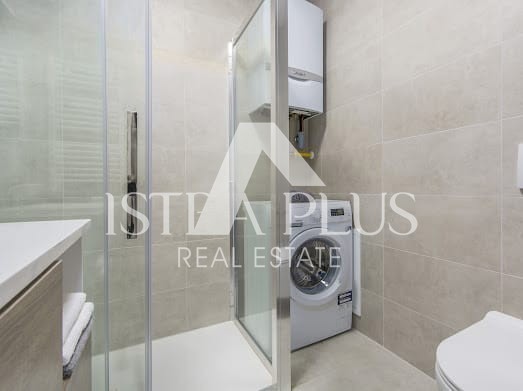 In offerta esclusiva! Lussuoso appartamento con ascensore a 200 m dal mare Parenzo, Istria!