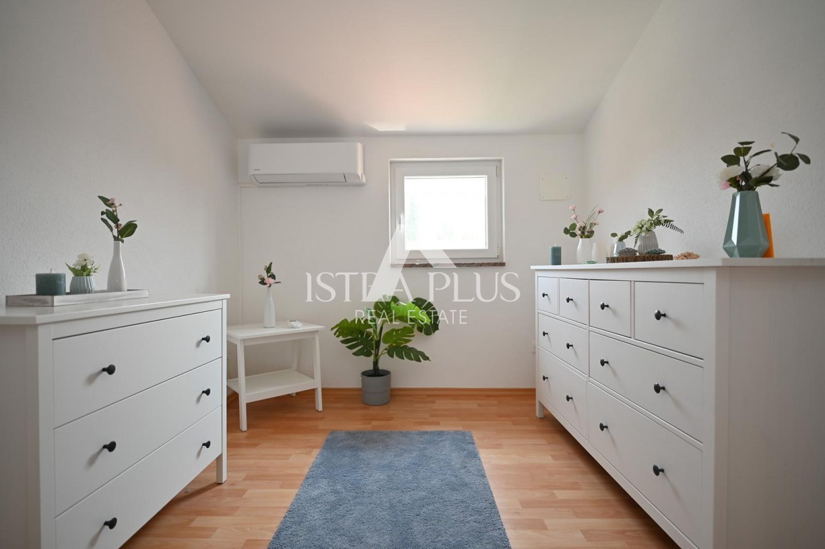 Červar Porat - appartamento con quattro camere da letto e giardino, completamente ristrutturato!