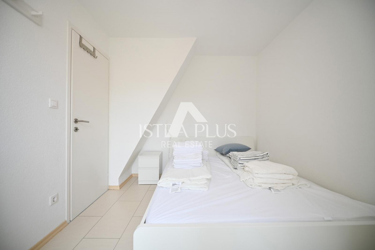 Červar Porat - appartamento con quattro camere da letto e giardino, completamente ristrutturato!