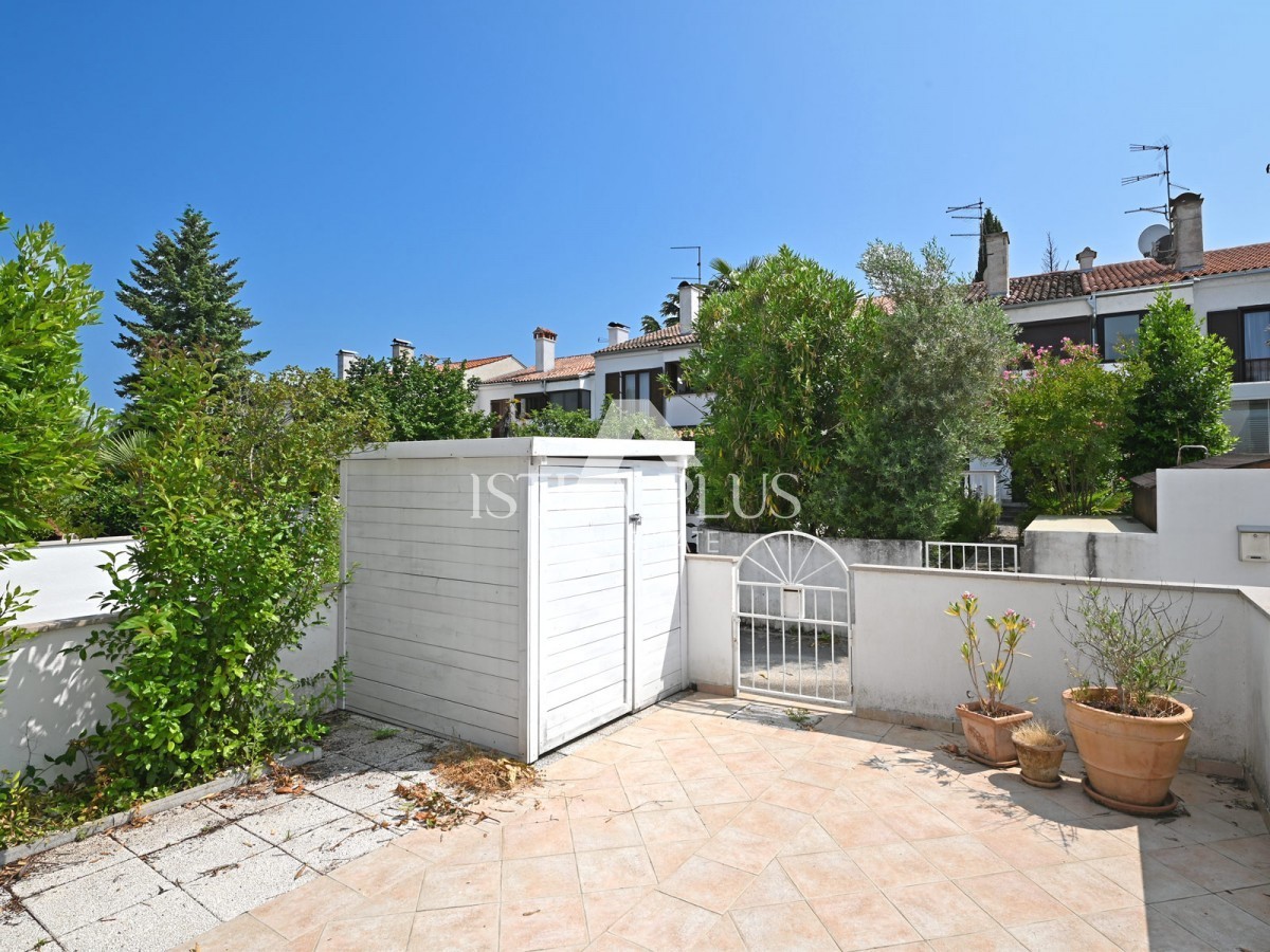 Červar Porat - appartamento con quattro camere da letto e giardino, completamente ristrutturato!
