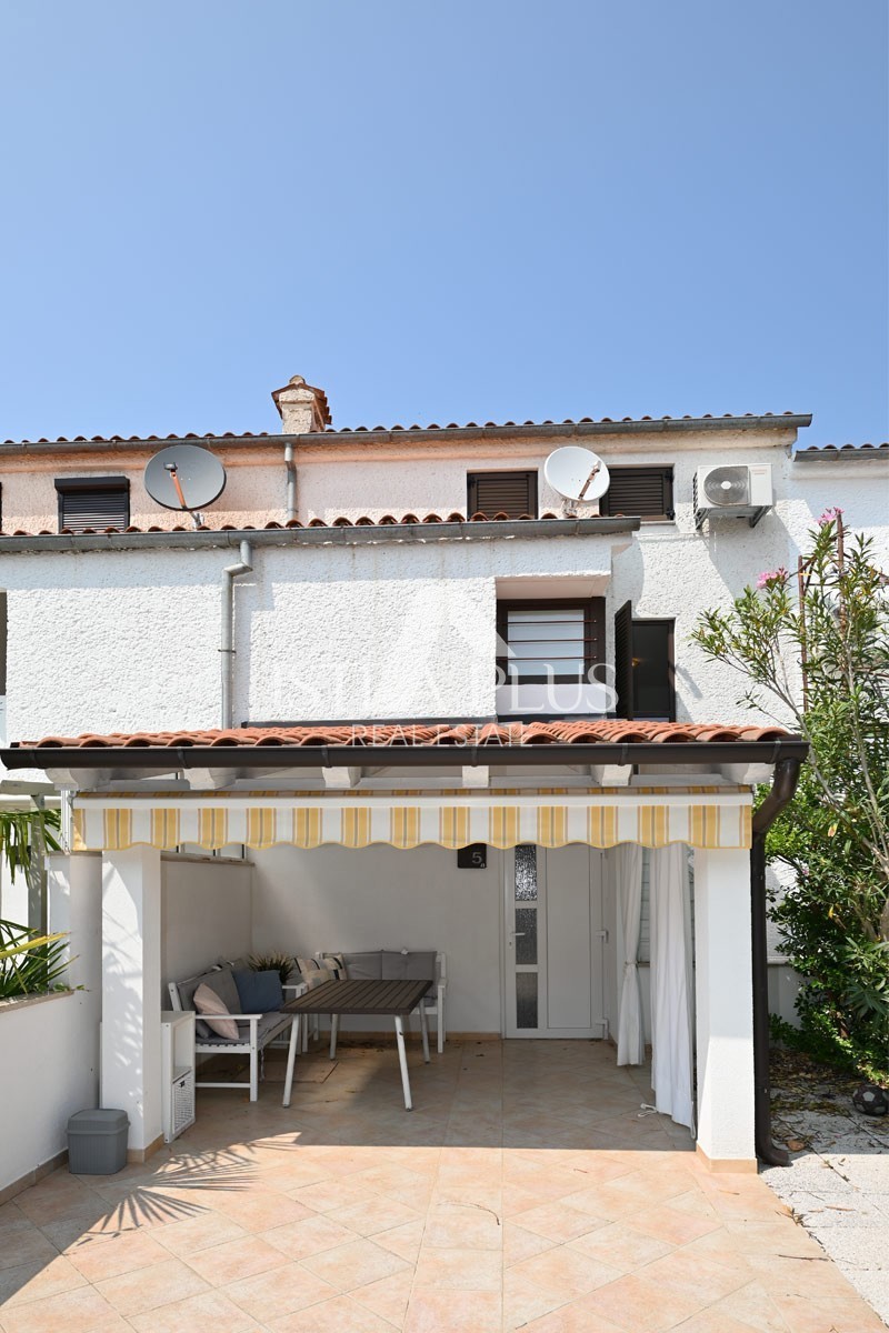Červar Porat - appartamento con quattro camere da letto e giardino, completamente ristrutturato!
