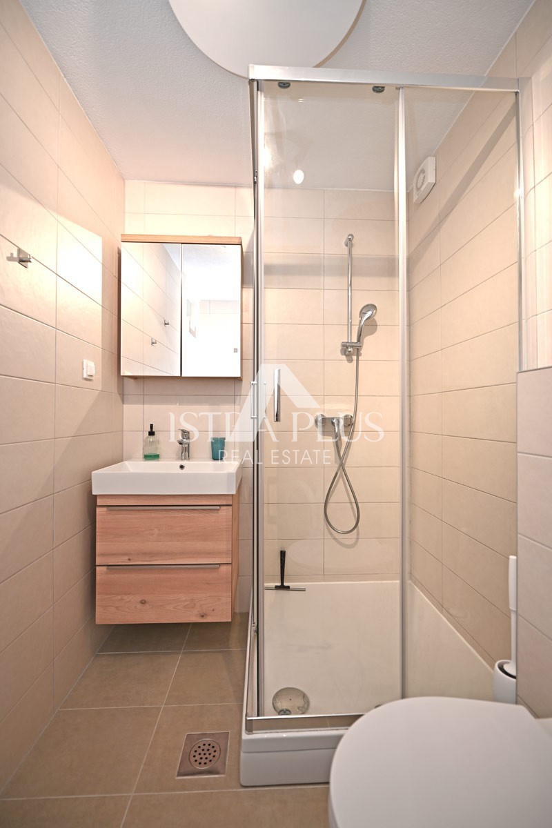 Červar Porat - appartamento con quattro camere da letto e giardino, completamente ristrutturato!
