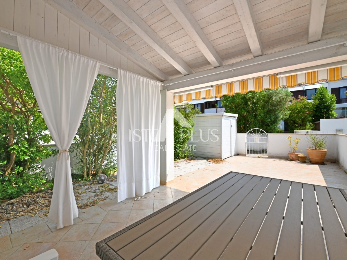 Červar Porat - appartamento con quattro camere da letto e giardino, completamente ristrutturato!