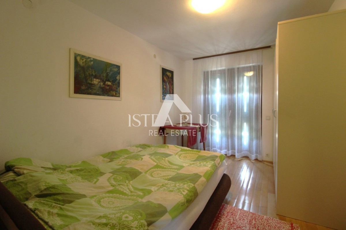 Offerta esclusiva dall'agenzia - Bellissima casa familiare in un tranquillo sobborgo di Parenzo