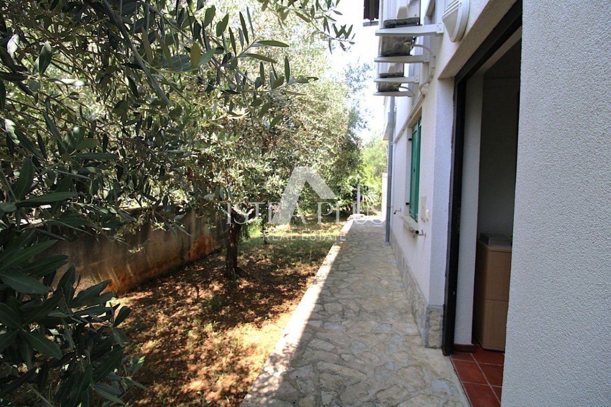 Offerta esclusiva dall'agenzia - Bellissima casa familiare in un tranquillo sobborgo di Parenzo