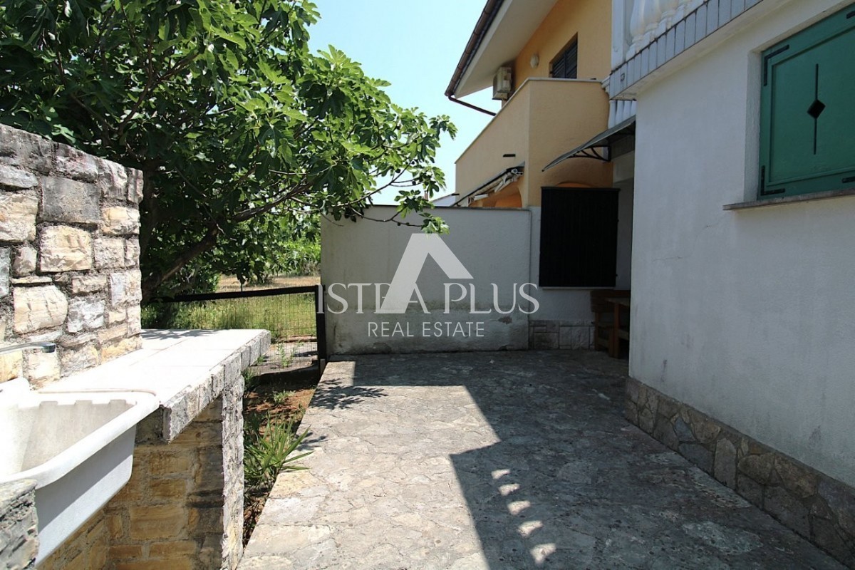 Offerta esclusiva dall'agenzia - Bellissima casa familiare in un tranquillo sobborgo di Parenzo
