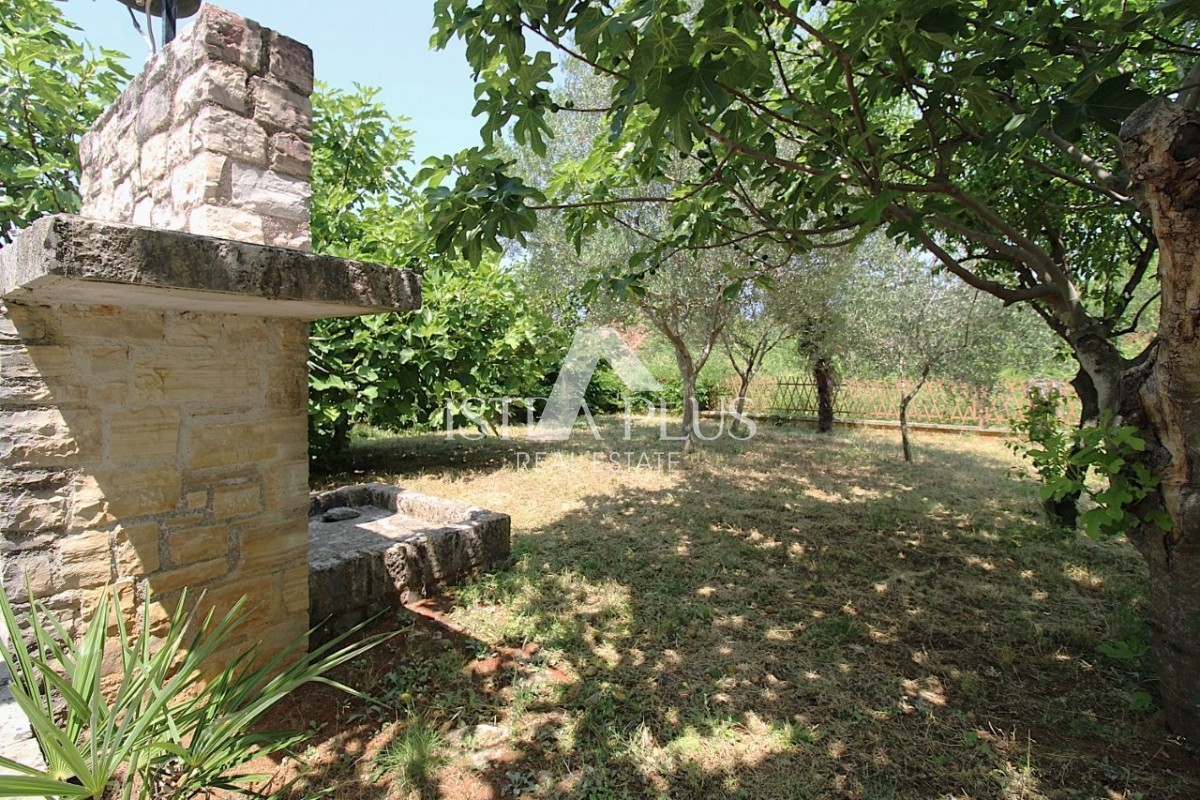 Offerta esclusiva dall'agenzia - Bellissima casa familiare in un tranquillo sobborgo di Parenzo