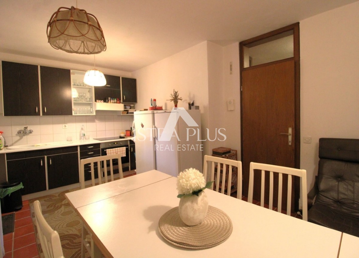 Offerta esclusiva dall'agenzia - Bellissima casa familiare in un tranquillo sobborgo di Parenzo