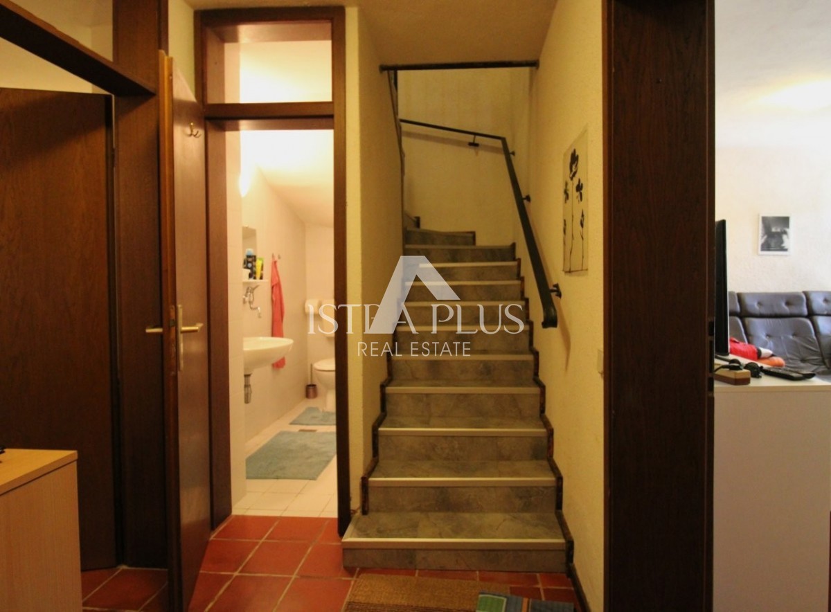 Offerta esclusiva dall'agenzia - Bellissima casa familiare in un tranquillo sobborgo di Parenzo