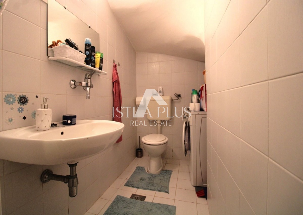 Offerta esclusiva dall'agenzia - Bellissima casa familiare in un tranquillo sobborgo di Parenzo