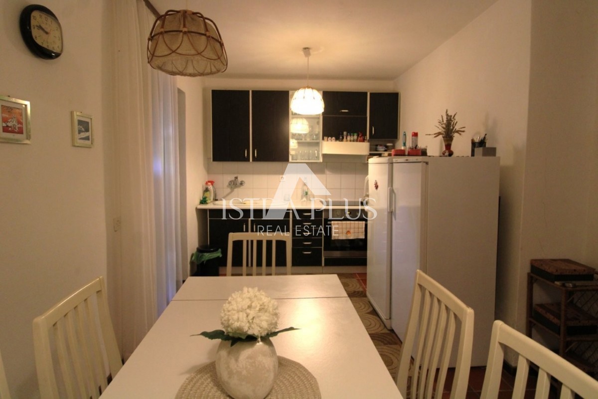 Offerta esclusiva dall'agenzia - Bellissima casa familiare in un tranquillo sobborgo di Parenzo
