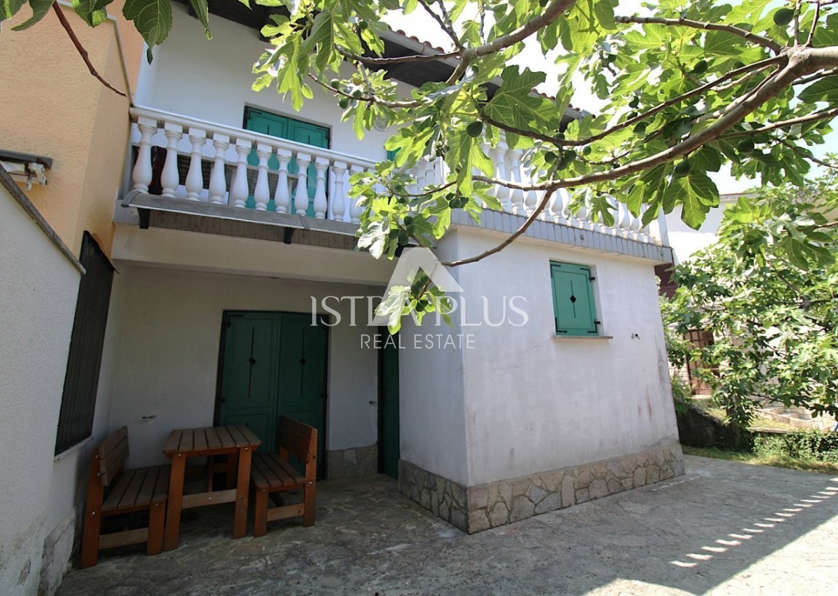 Offerta esclusiva dall'agenzia - Bellissima casa familiare in un tranquillo sobborgo di Parenzo