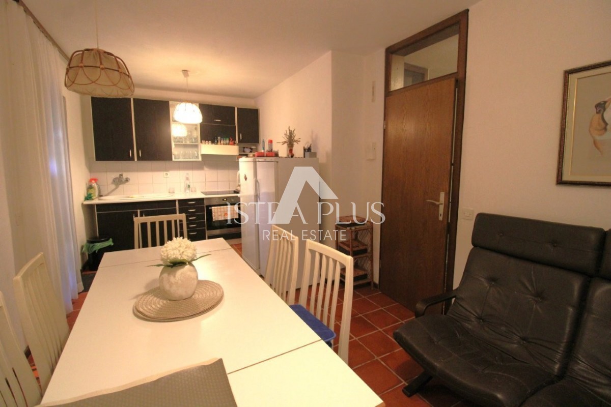 Offerta esclusiva dall'agenzia - Bellissima casa familiare in un tranquillo sobborgo di Parenzo