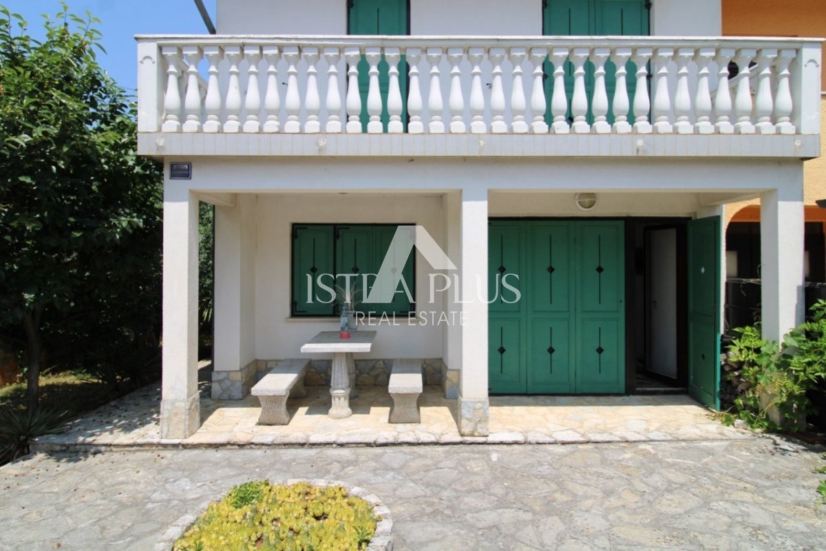 Offerta esclusiva dall'agenzia - Bellissima casa familiare in un tranquillo sobborgo di Parenzo