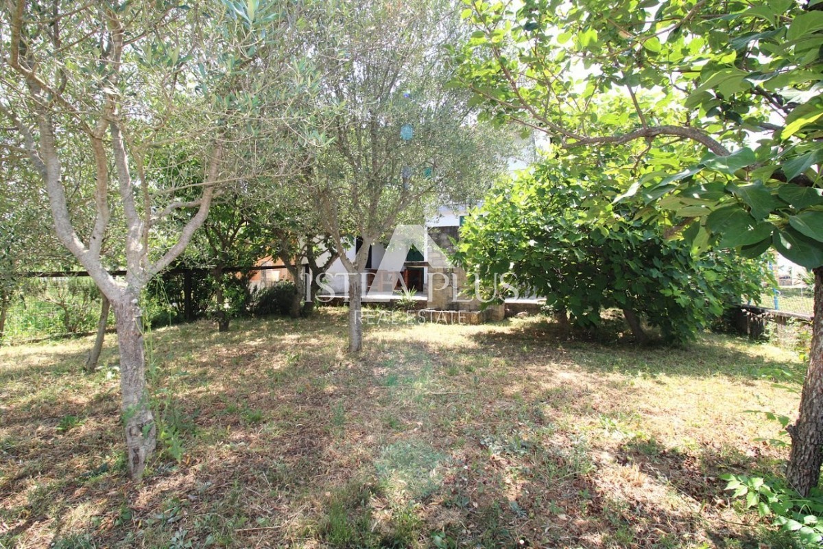 Offerta esclusiva dall'agenzia - Bellissima casa familiare in un tranquillo sobborgo di Parenzo