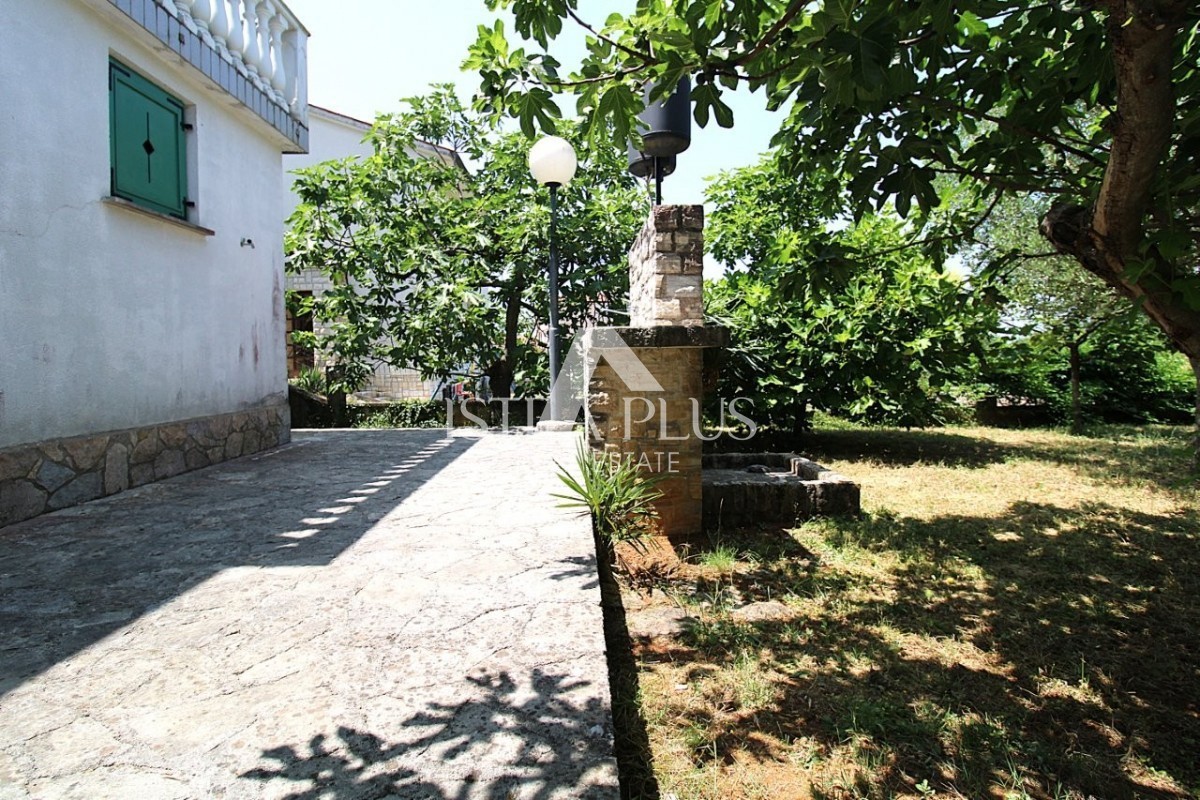 Offerta esclusiva dall'agenzia - Bellissima casa familiare in un tranquillo sobborgo di Parenzo