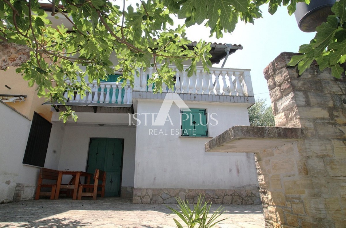 Offerta esclusiva dall'agenzia - Bellissima casa familiare in un tranquillo sobborgo di Parenzo