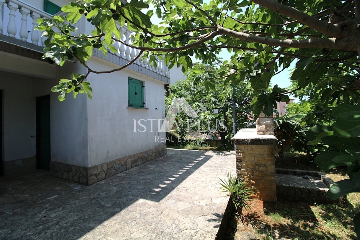 Offerta esclusiva dall'agenzia - Bellissima casa familiare in un tranquillo sobborgo di Parenzo