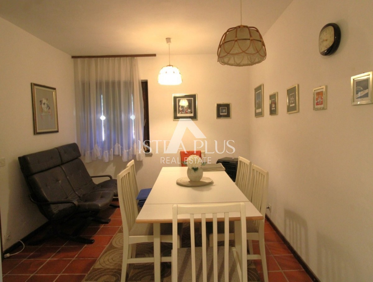 Offerta esclusiva dall'agenzia - Bellissima casa familiare in un tranquillo sobborgo di Parenzo