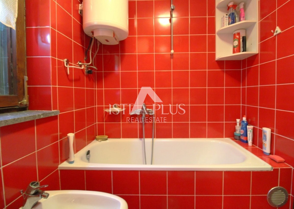 Offerta esclusiva dall'agenzia - Bellissima casa familiare in un tranquillo sobborgo di Parenzo